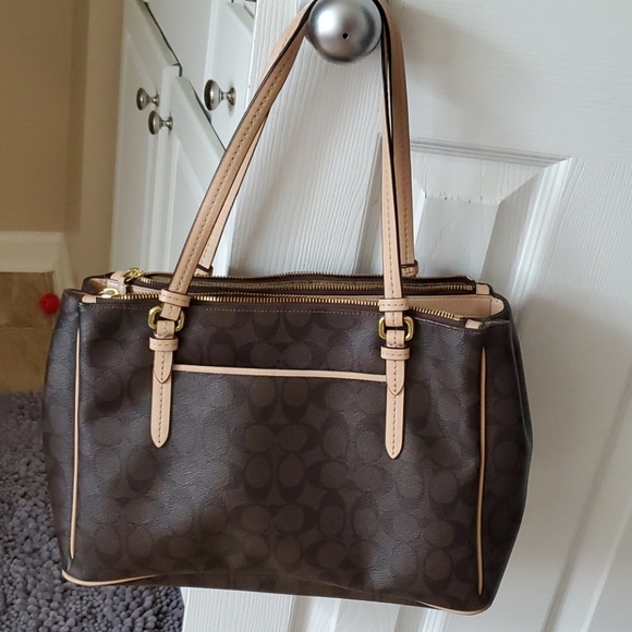 Coach - Picture 6 of 8